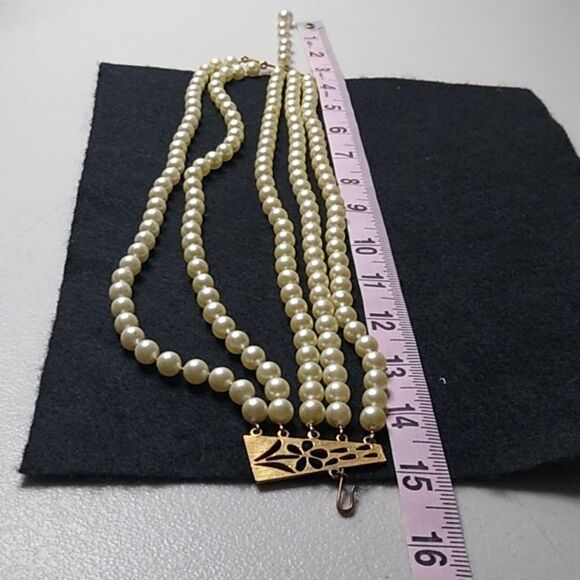 Yellow Five Strand Faux Pearl Necklace Cottagecore Grandmacore - Picture 5 of 6